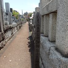 乗泉寺世田谷別院小さん師匠の墓への道標（二基目）