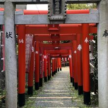愛宕音次郎稲荷神社の鳥居