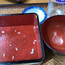 「しまった！飯粒残した～～」