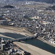 金華山麓の長良川にかかる橋