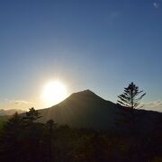 阿寒湖の東に位置する標高約1,371mの山