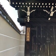 住宅地の中にあります