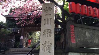 赤坂のオフィス街にある立派なお寺