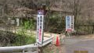 日本百名滝　３段に白糸の様に流れる優雅な滝