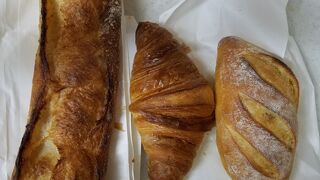 長蛇の列のパン屋さん