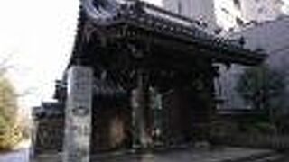 江戸時代の文化元年に再建された経蔵は見ごたえがあります