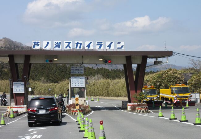 2021年3月現在で普通車通行料金は片道￥800-これが高いか安いかは当日の天候に大いに左右されます