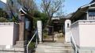 観音坂沿いにある寺院