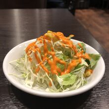 ランチにはサラダがつく