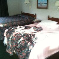 初めの部屋はベッドメークされておらず。。。