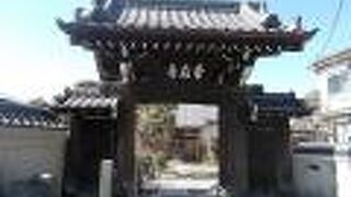 谷中の寺町にある寺です。