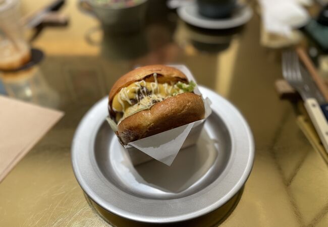 隠れ家的なお洒落カフェレストラン