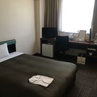 落ち着く色合いの客室