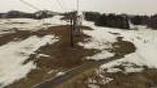 温泉街のスキー場