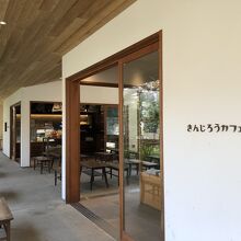 開放的な雰囲気のお店