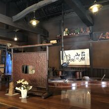 店内の囲炉裏