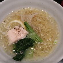 低温蒸し鶏とお野菜の塩中華そば　おいしい～