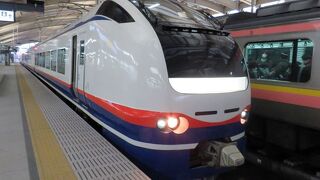 新潟と富山・金沢を結びます