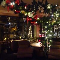 サロン1050。クリスマス飾りがきれい。