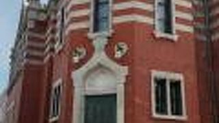 レンガ造りのレトロな建物