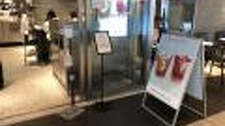 人気のカフェです