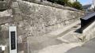 門が閉まっていた。