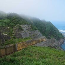 ダムの水位を下げるときはここから海へ放水するみたいですね。