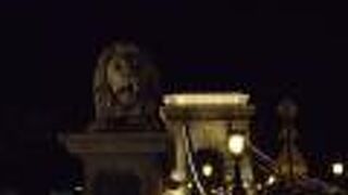 ドナウ川に架かる鎖橋