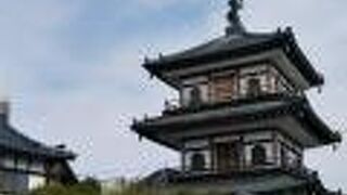 塔が目立ってる