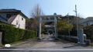 館山城跡のふもとにある神社