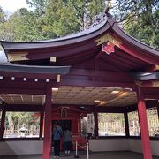 箱根神社の神殿の隣り