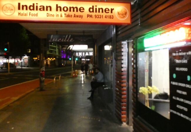 価格重視の地元民の見方のインド料理店です。
