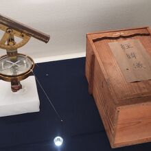 経度や緯度を測る器具