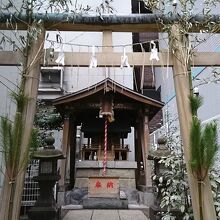 鳥居と祠