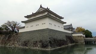 【駿府城址】櫓二棟、門一組が再建されています