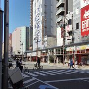 大阪市内の幹線道路