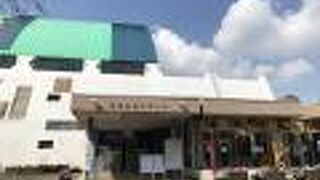 全天候型で開放的