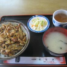 チャップ丼。これで800円はとても良心的だと思います。