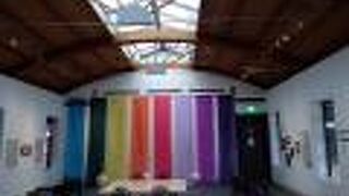 駅横のアートホール