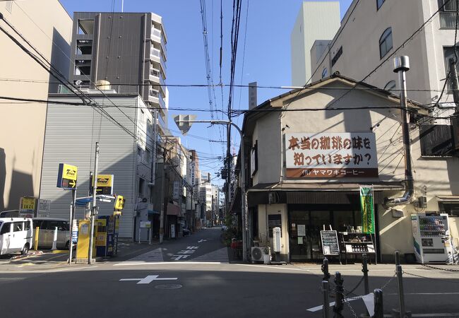 南船場の路地裏でモーニングコーヒー、ヤマワキコーヒー