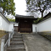 崇泰院山門