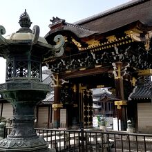 西本願寺の阿弥陀堂門