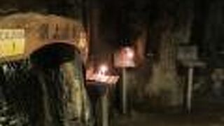 長谷寺境内にある弁天様を祀った洞窟。大師様伝説もあり。