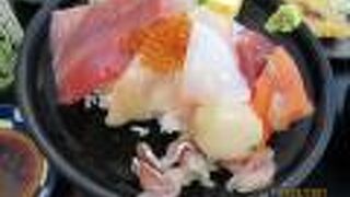 海鮮丼が安くて具だくさんで美味しかった。