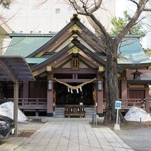 お社、立派ですねぇ