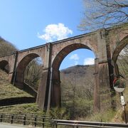 迷って、霧積湖まで行って引き返して・やっとたどり着き　壮大な山の中のめがね橋