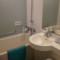 部屋のユニットバスはごく普通です