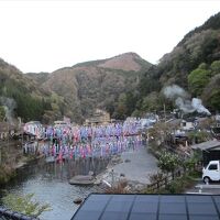 2階窓からの眺め　鯉のぼりが見えます