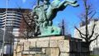 北村西望による