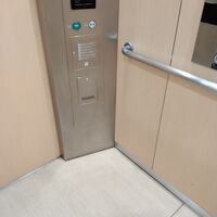 エレベーターも床が畳